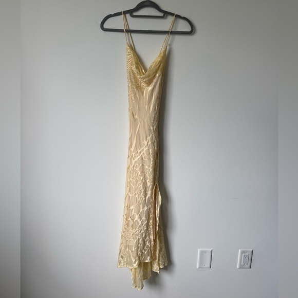 ASTR the Label Gaia Dress in Cream Burnout Floral - Size XS - Picture 6 of 15